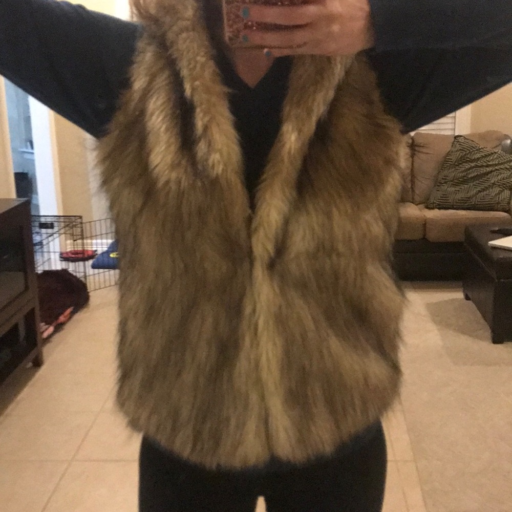 Kenar faux fur vest - Picture 6 of 9